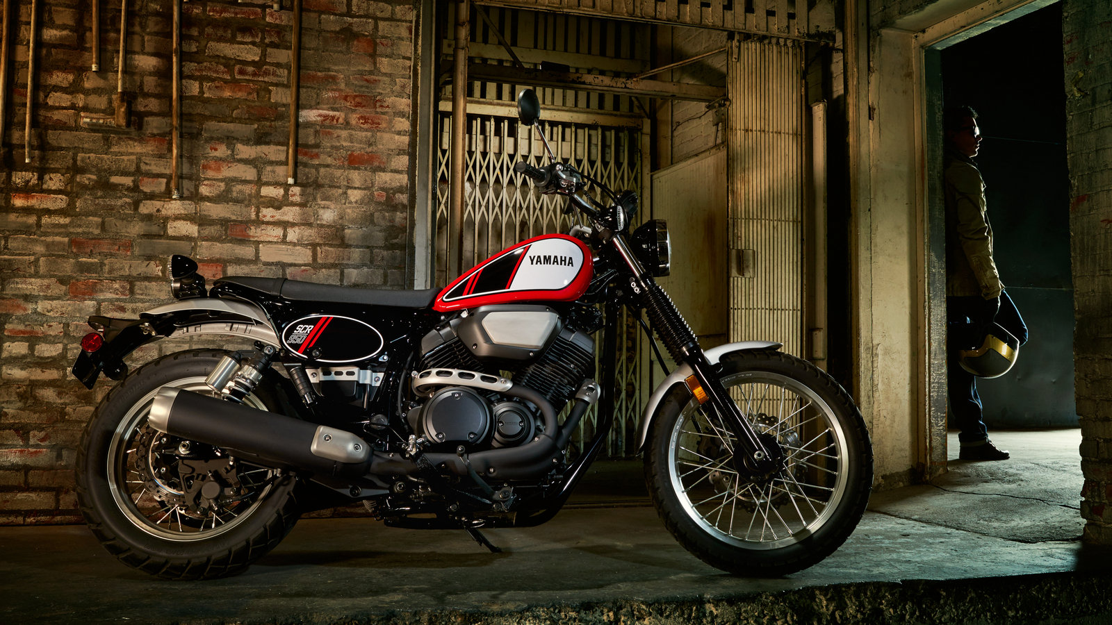 The Yamaha SCR-950 Scrambler