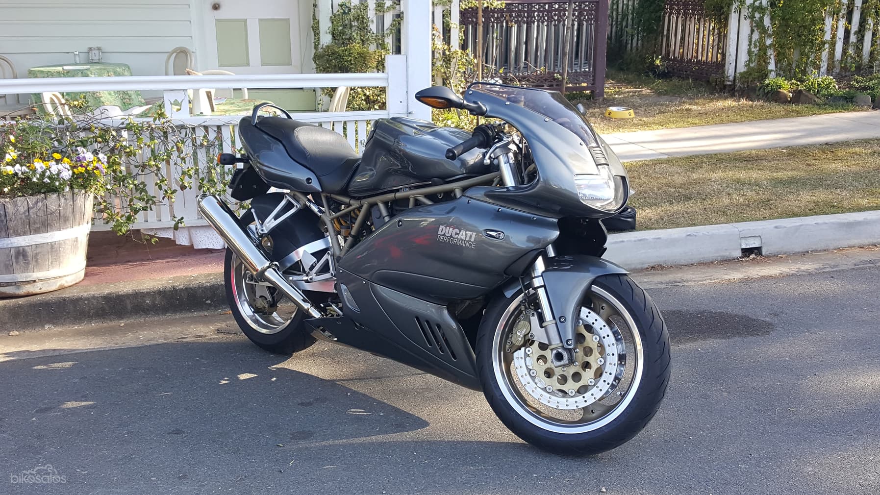 Ducati 900SS — Alternative to the BMW 1200S