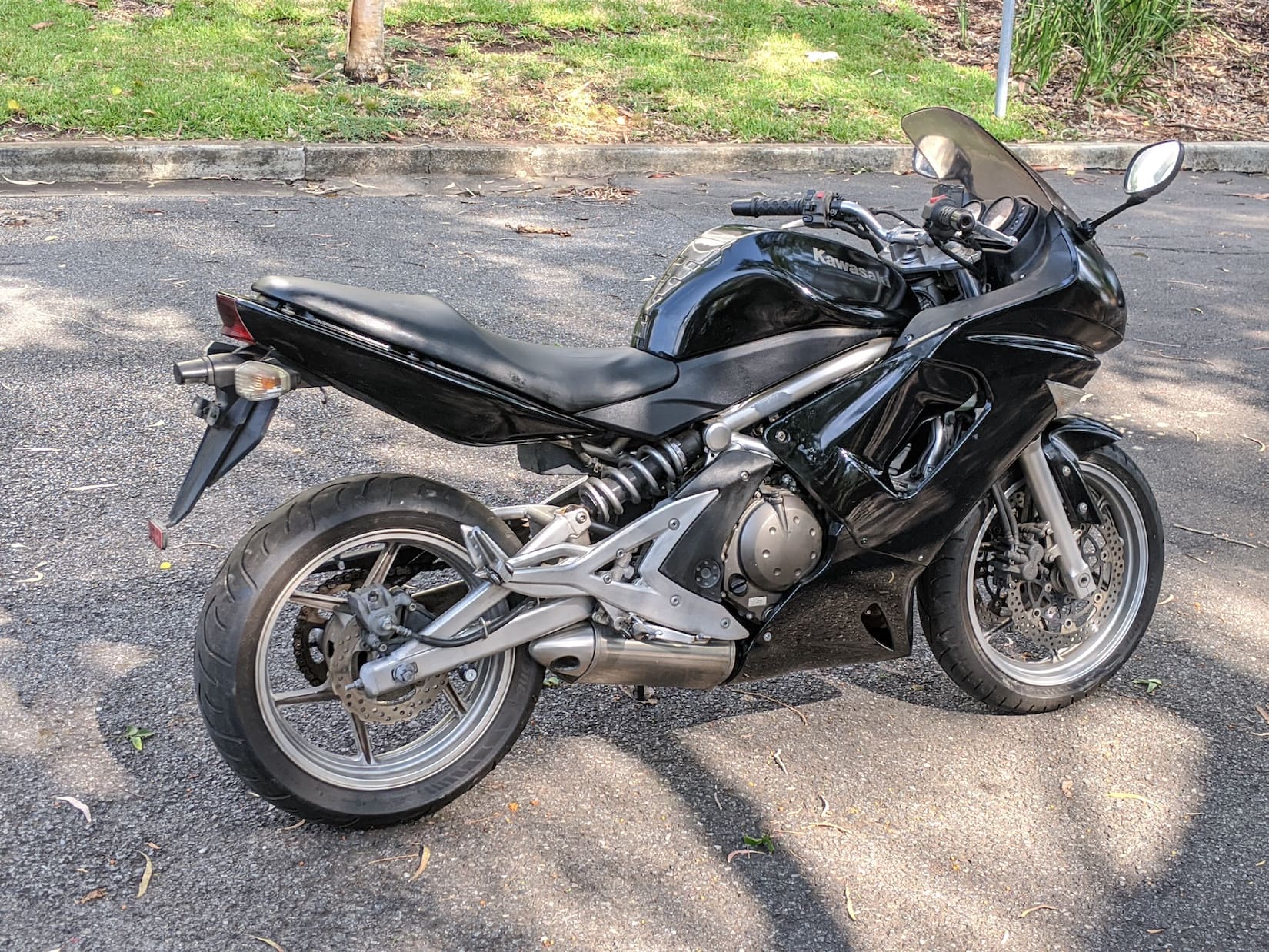 Black Kawasaki ER-6F Ninja 650 Diagonal side view