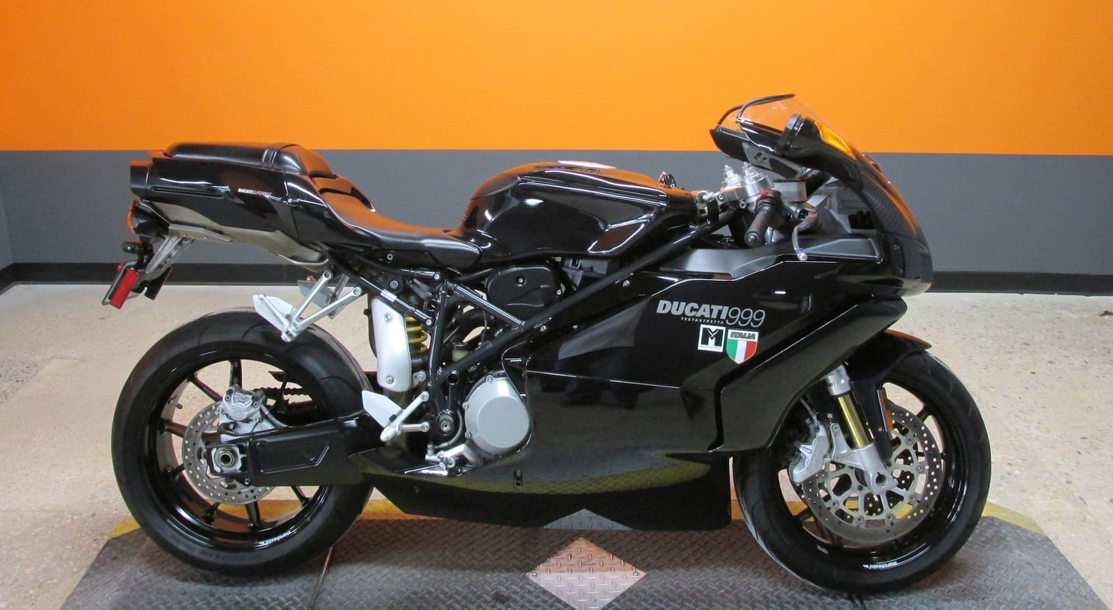 Black ducati 999