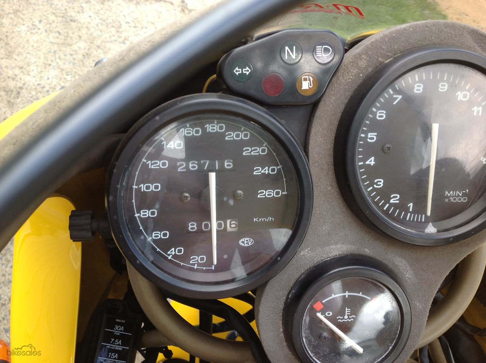 Dash view of the Yellow Ducati 900SS